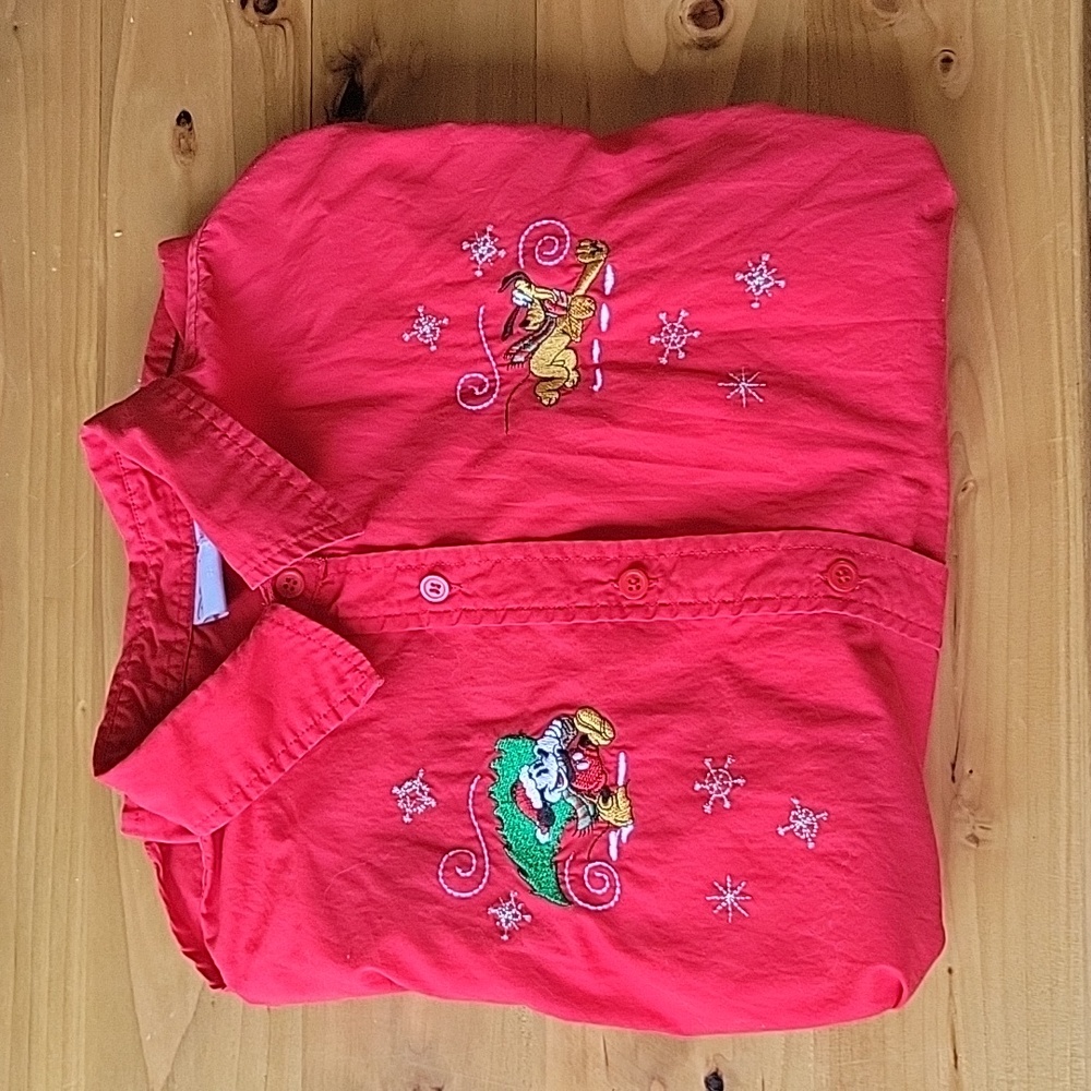 Disney christmas button up shirt size medium